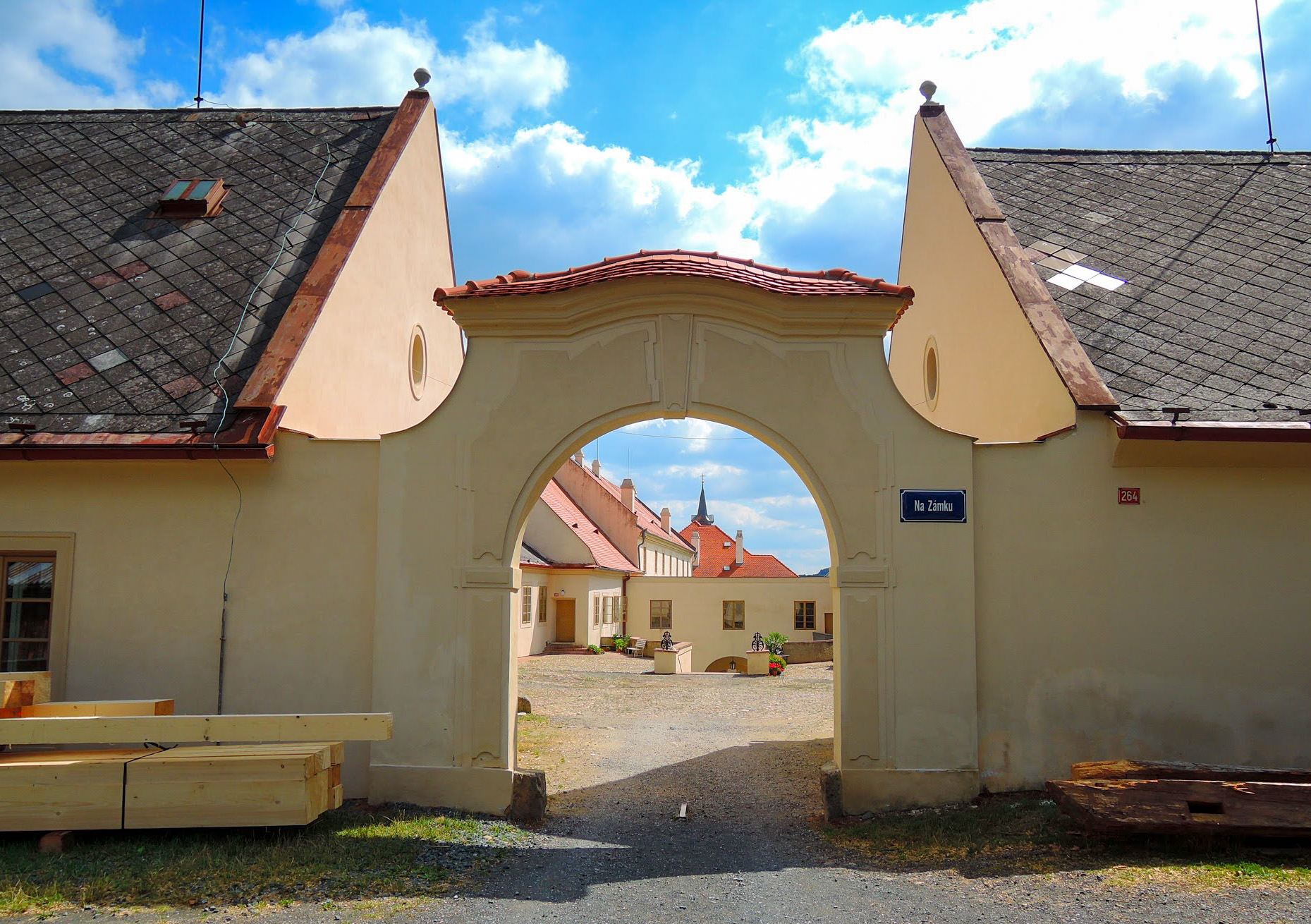 Вход в замок