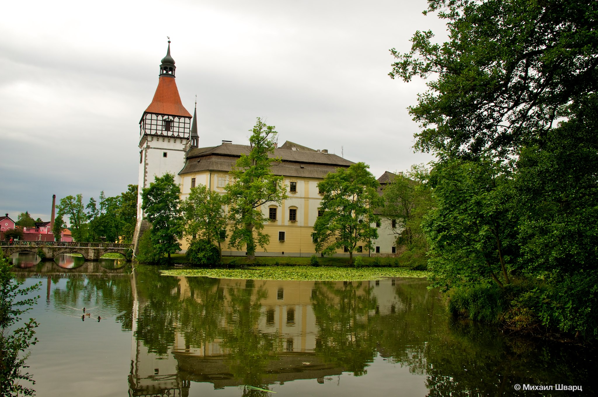 Входная башня и Роздражовский дворец