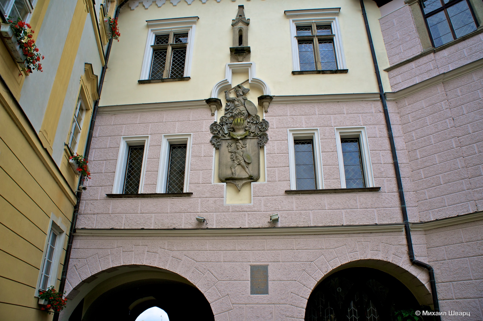 Внутри замка