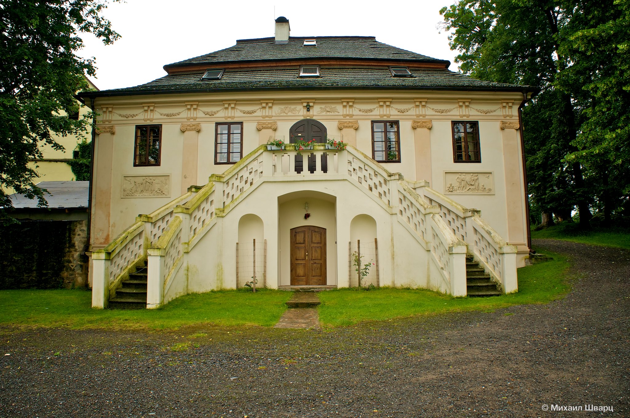 Постройка в парке