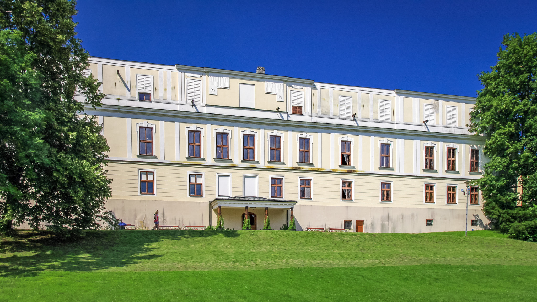 Замковое строение