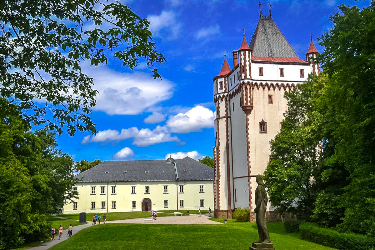 Белая башня