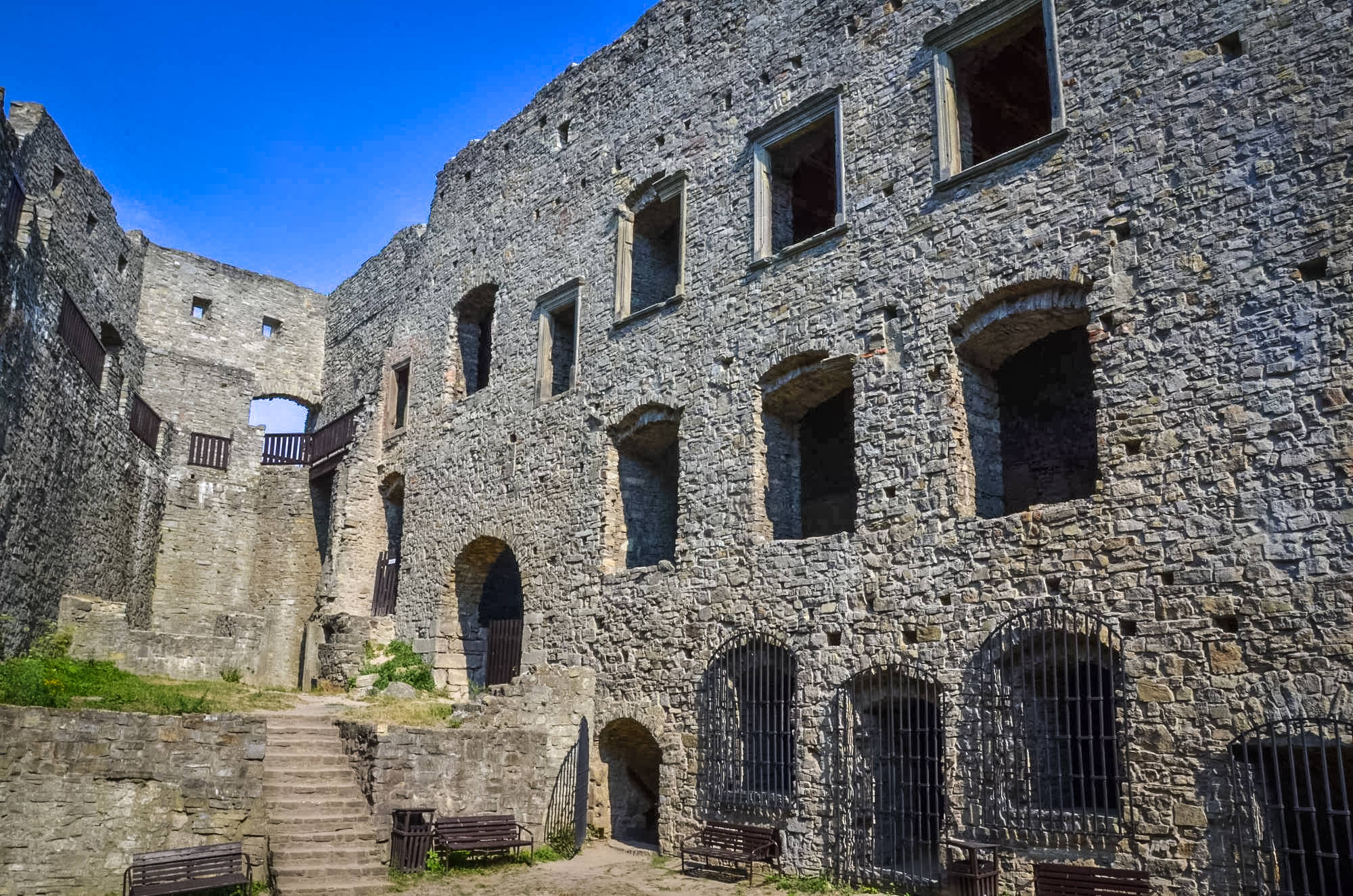 Замковое строение