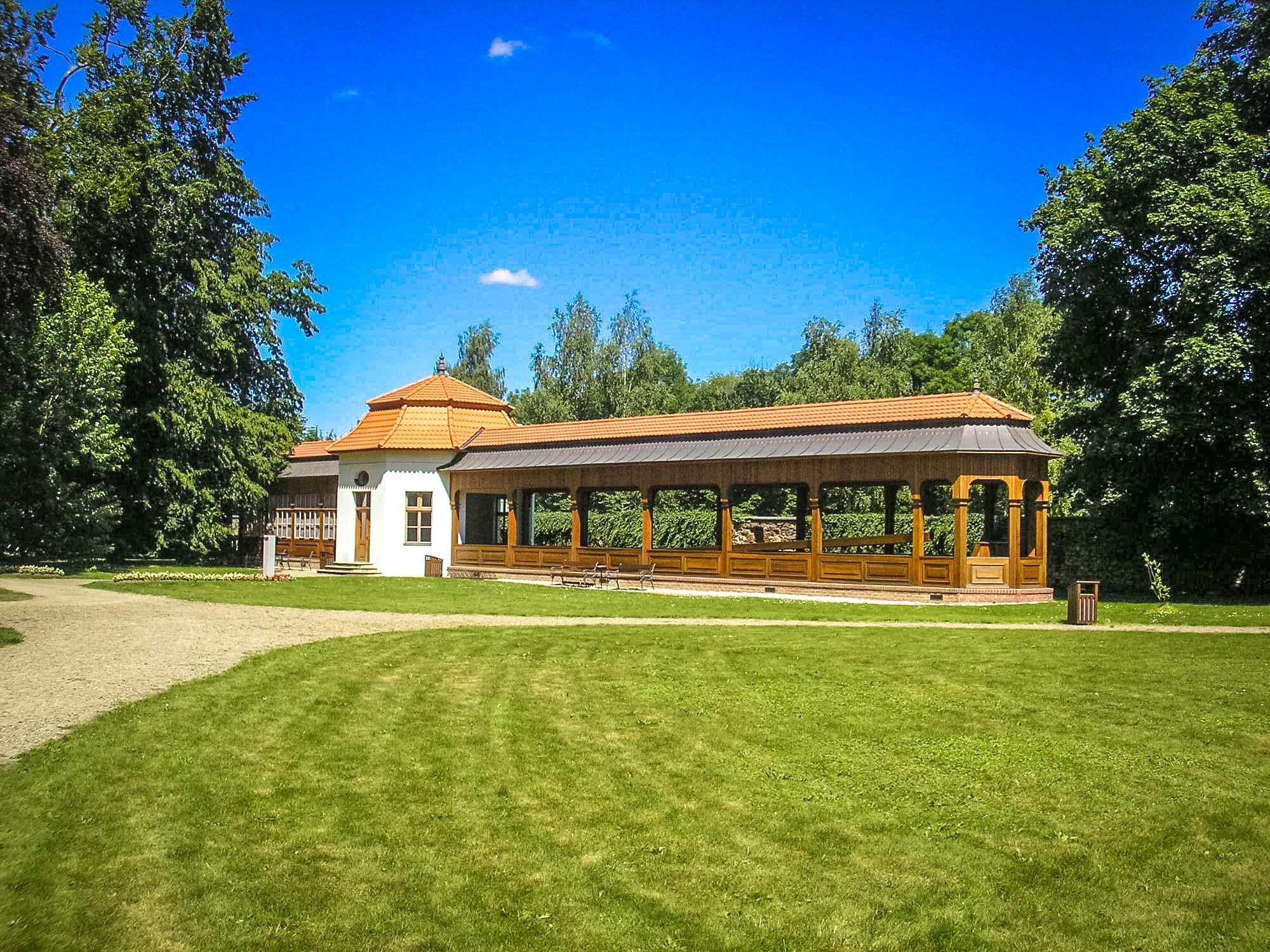 Строение в парке