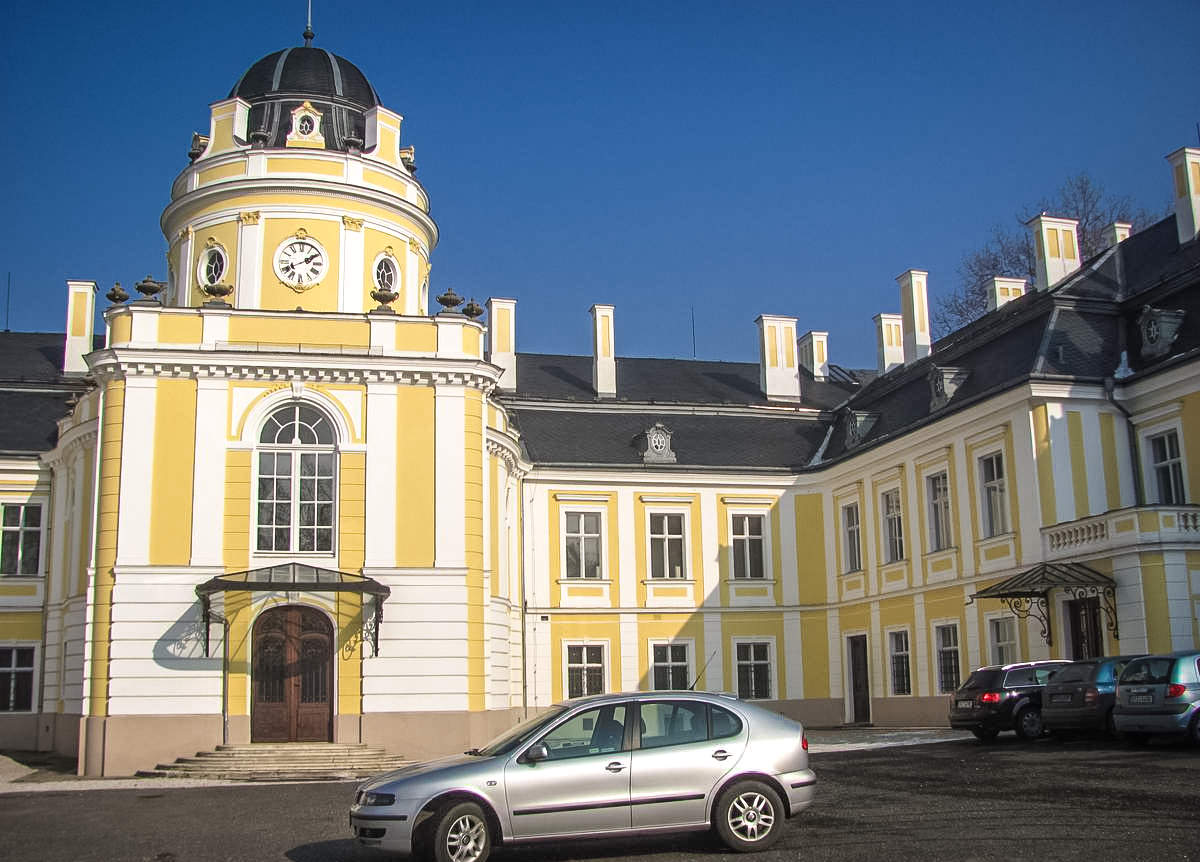 Центральный вход