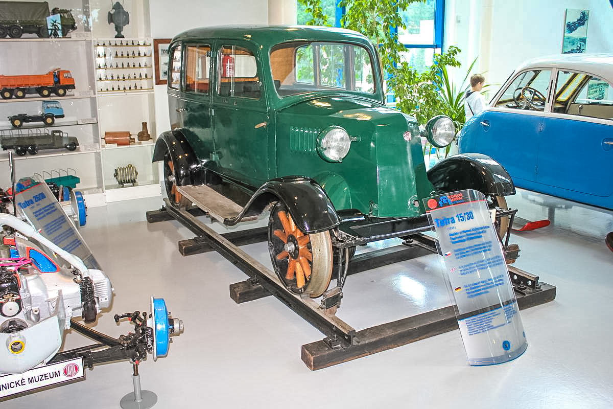 Машина, которая ездит по рельсам