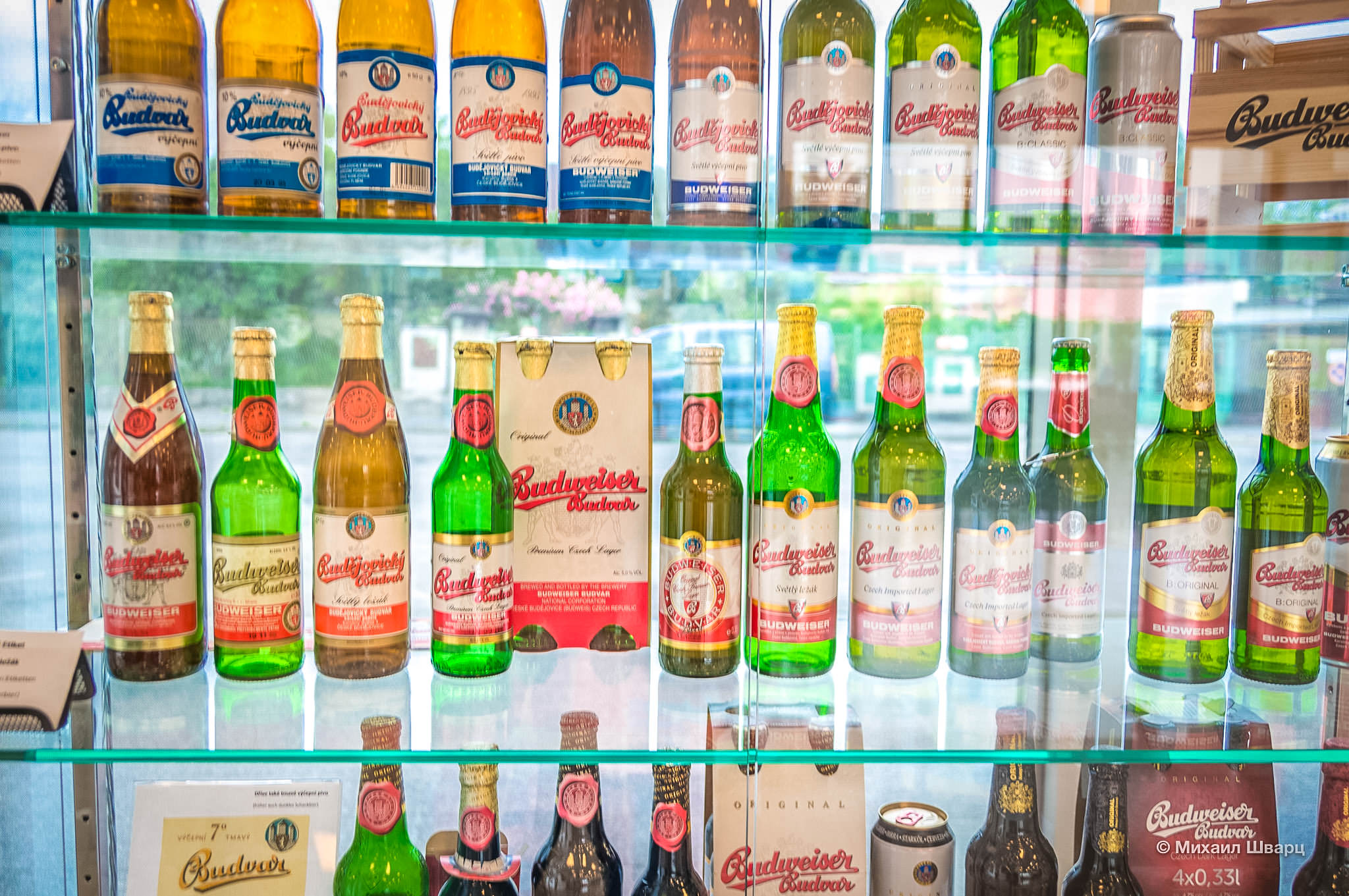 Можно проследить историю пива по бутылкам