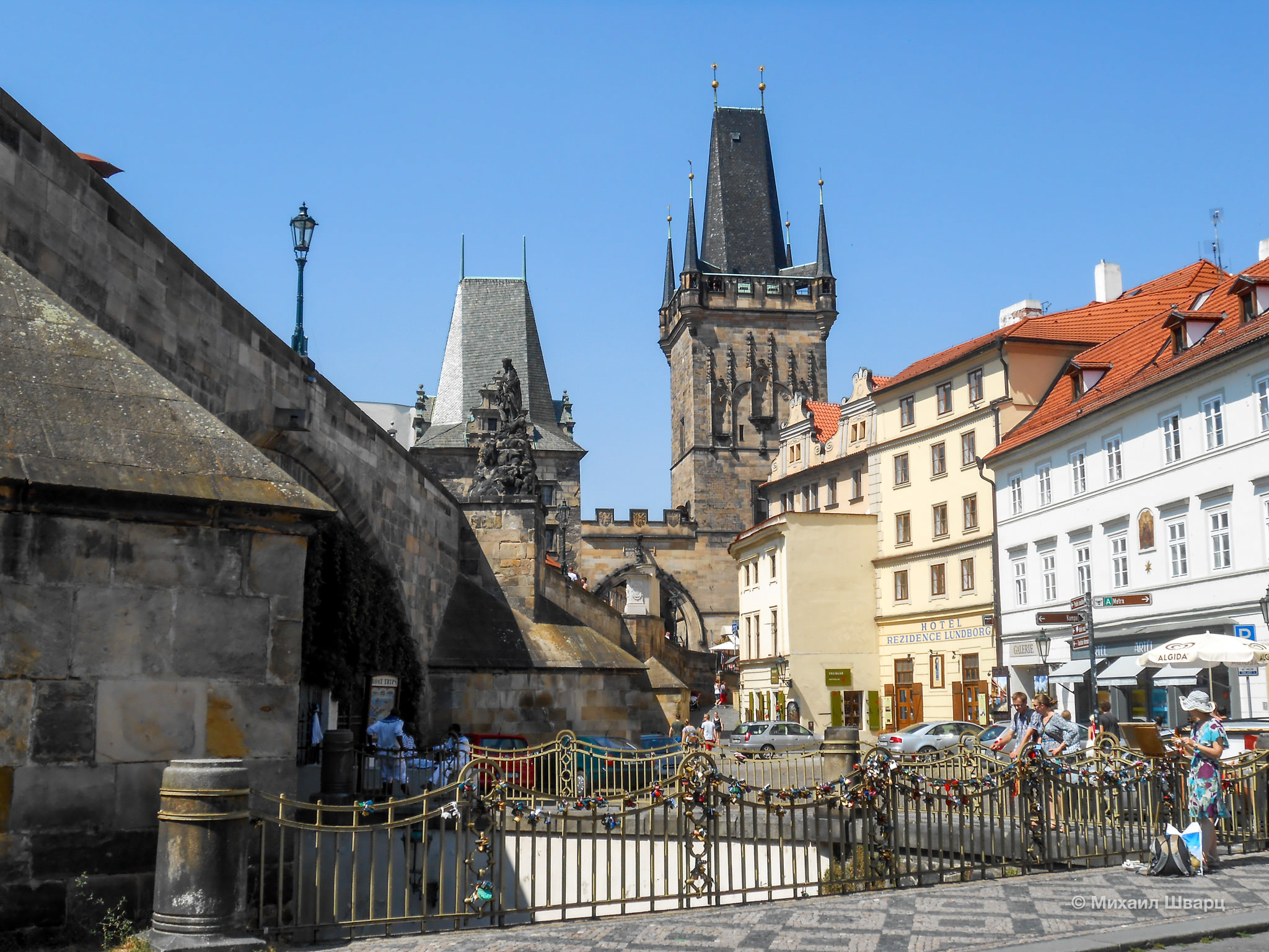 Под Карловым мостом