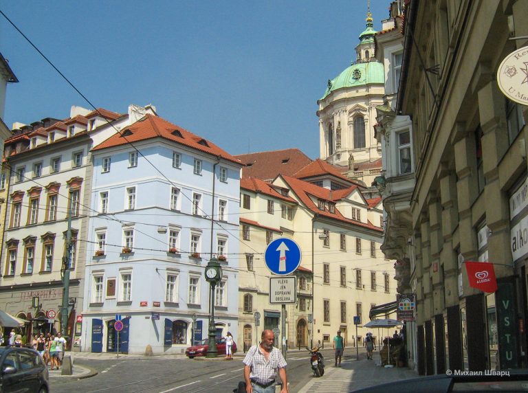 Улица Кармелитская (Karmelitská)