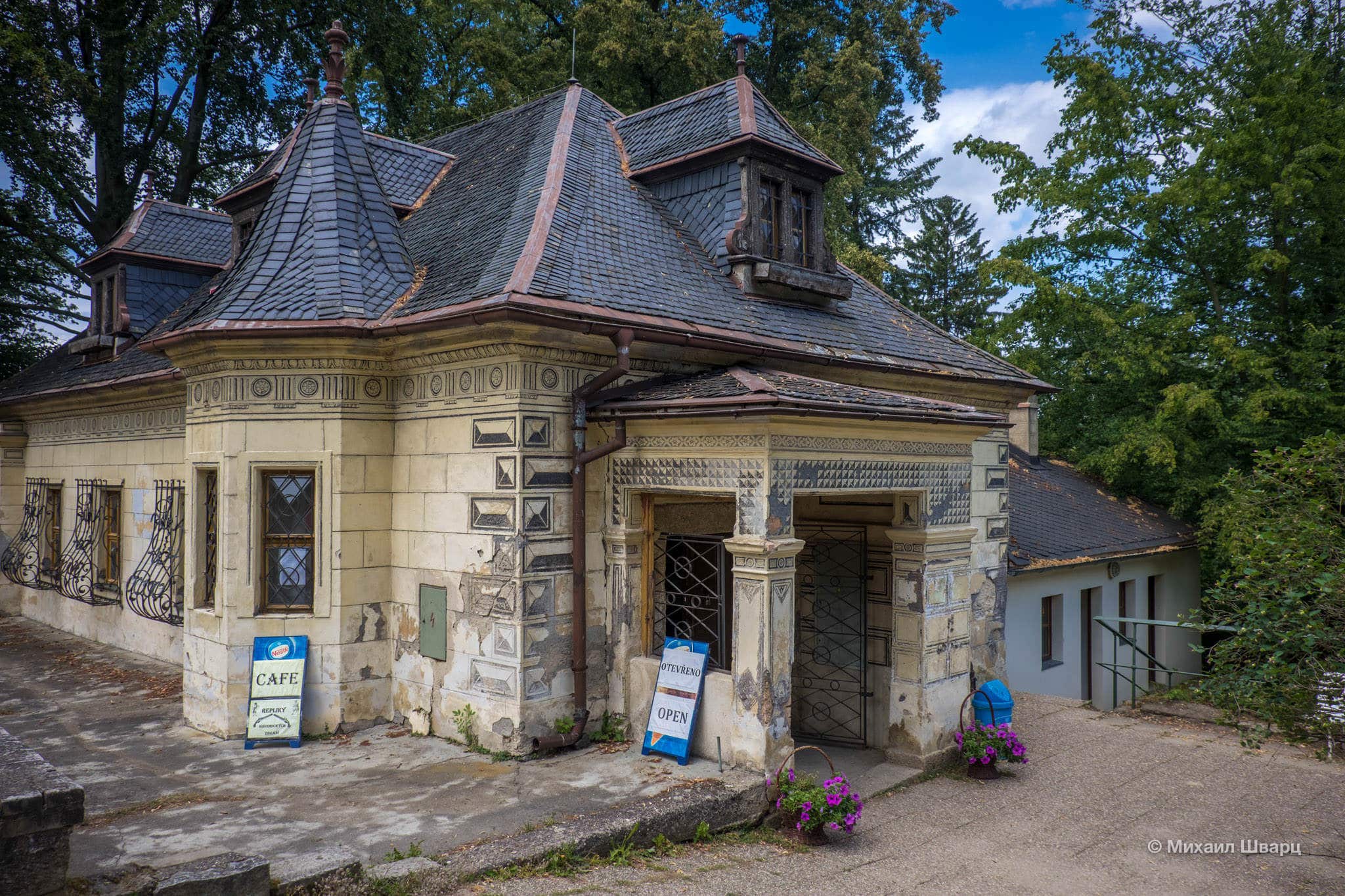 Замковое строение