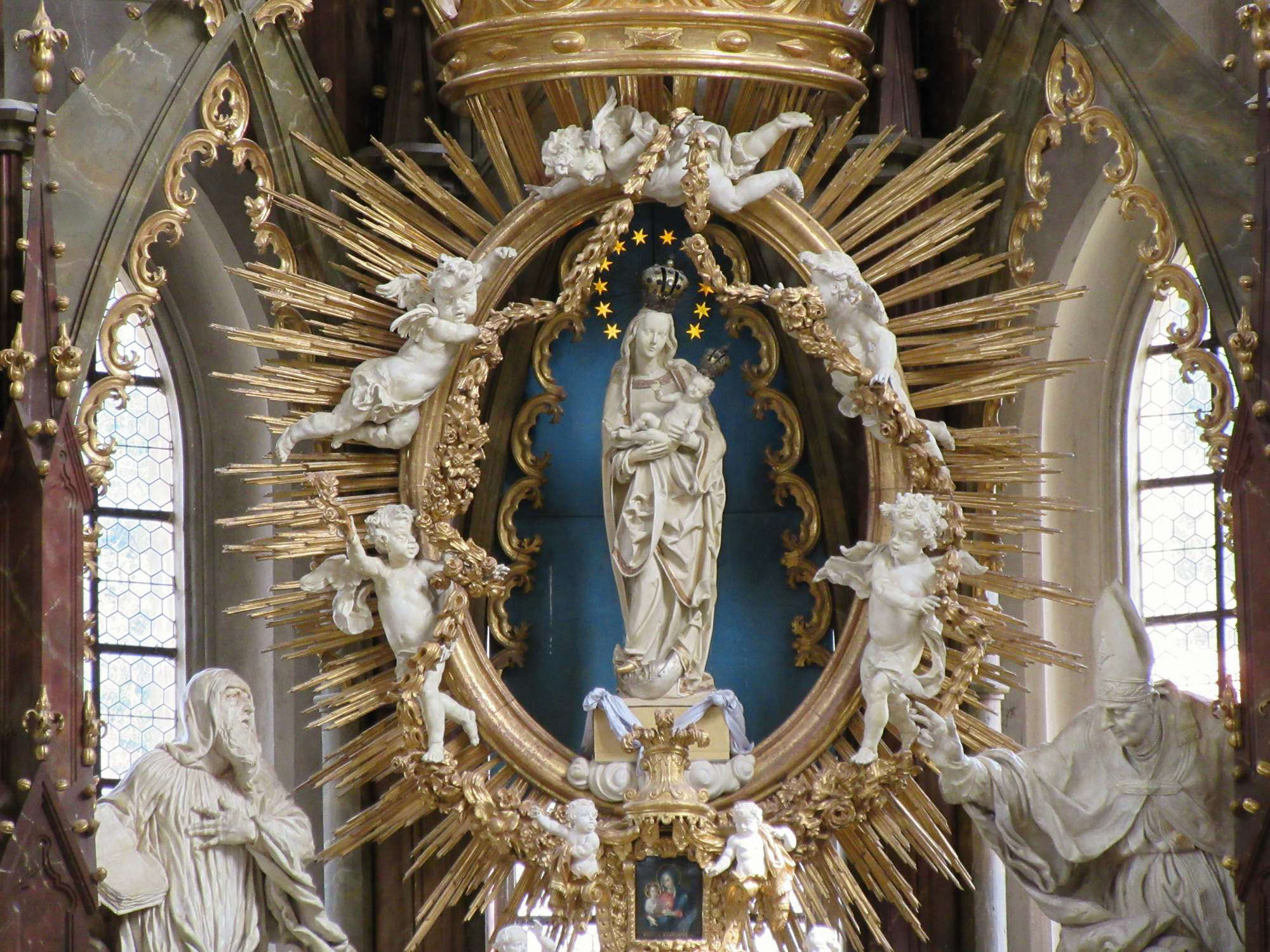 Мадонна на главном алтаре