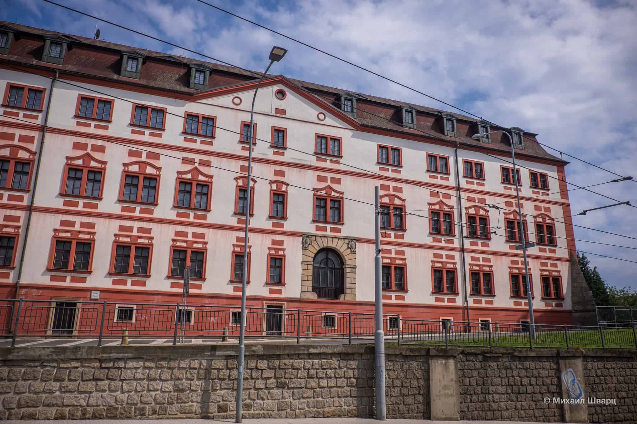 Здание в стиле классицизма