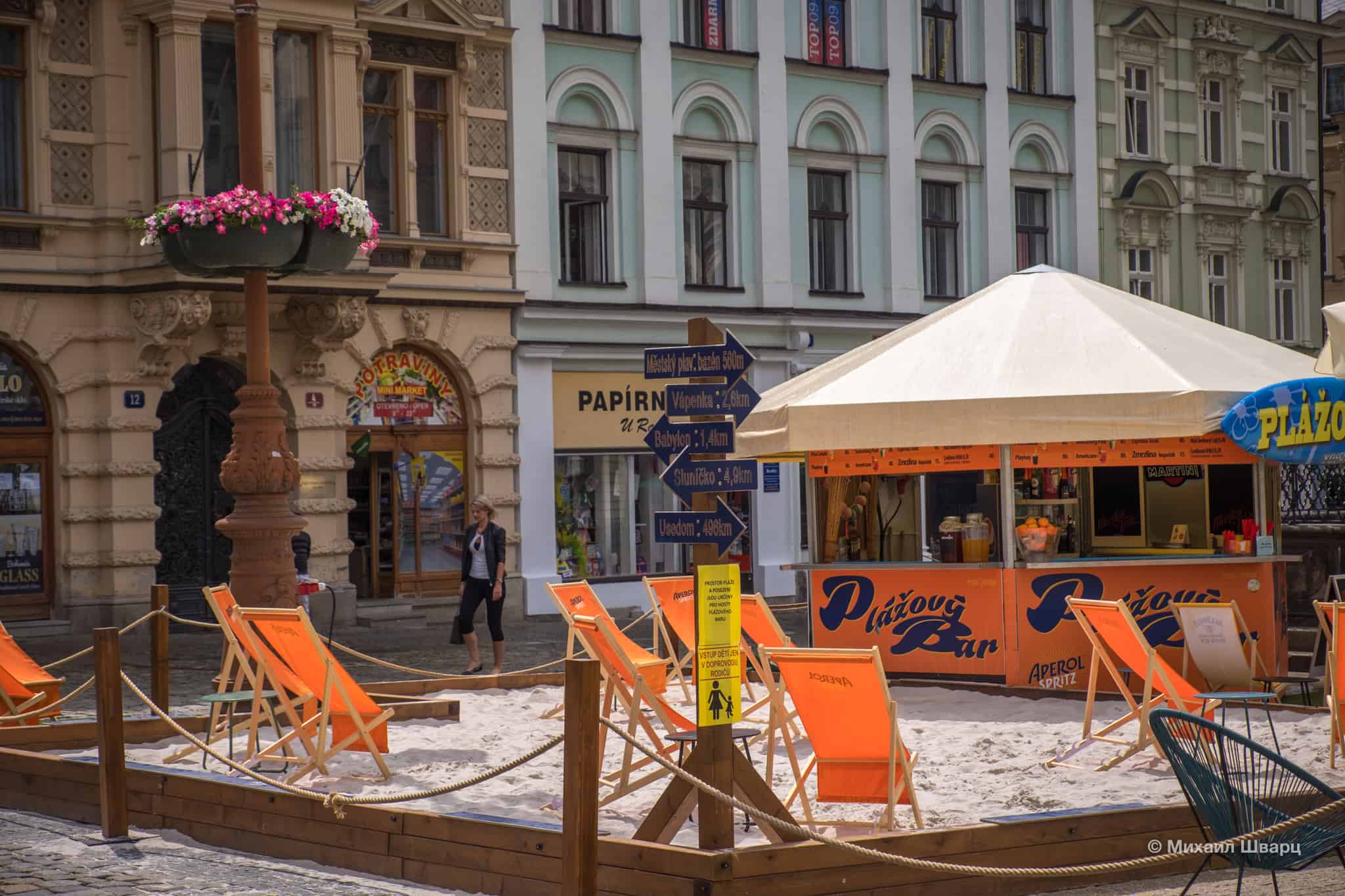 Пляж посреди площади Бенеша