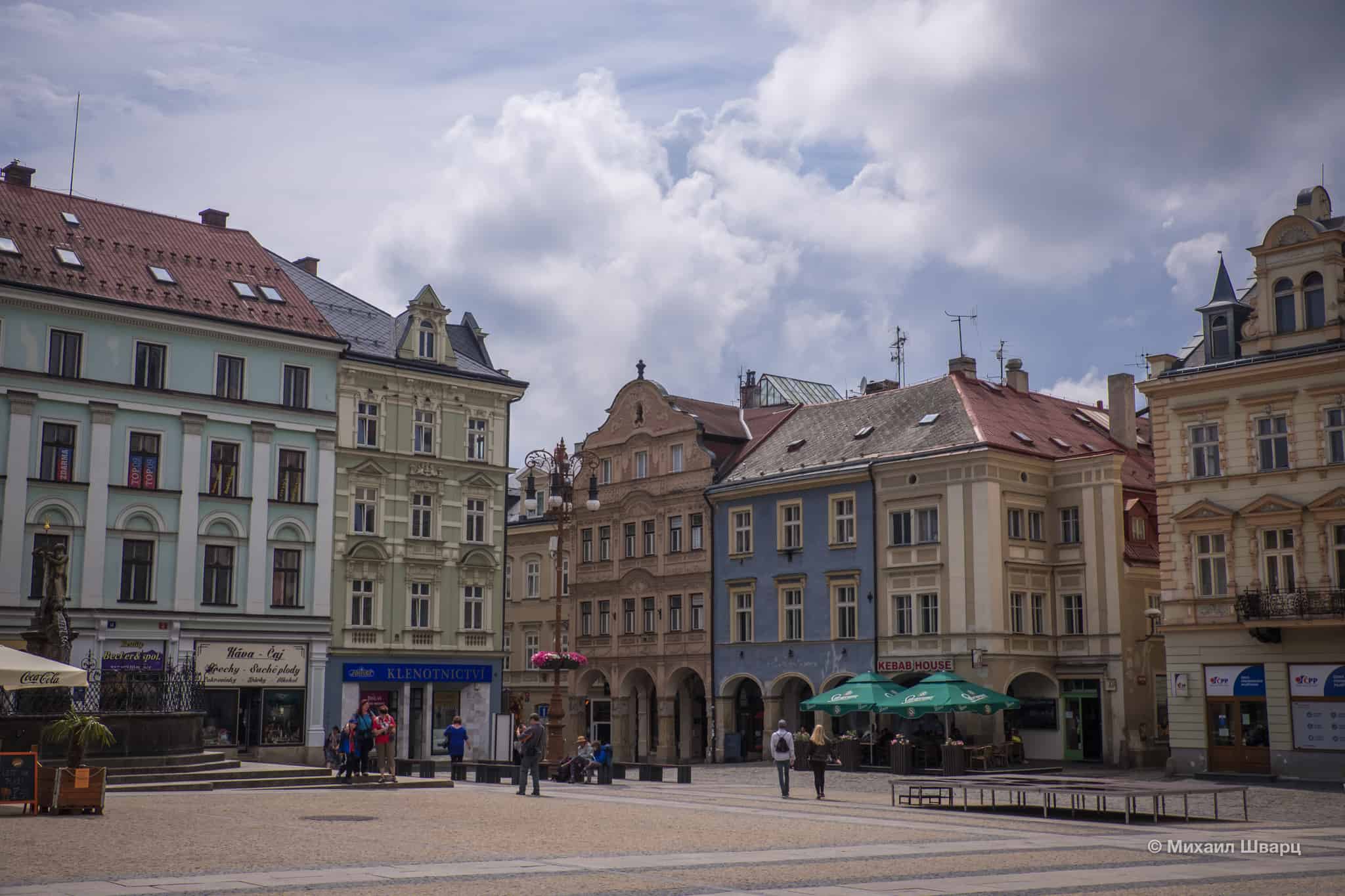 Дома на площади