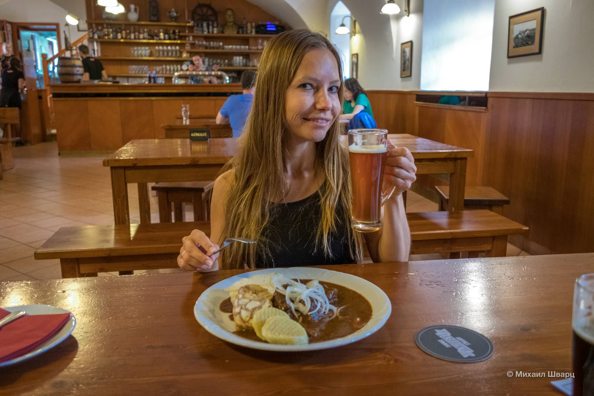 Лена с пивным гуляшем