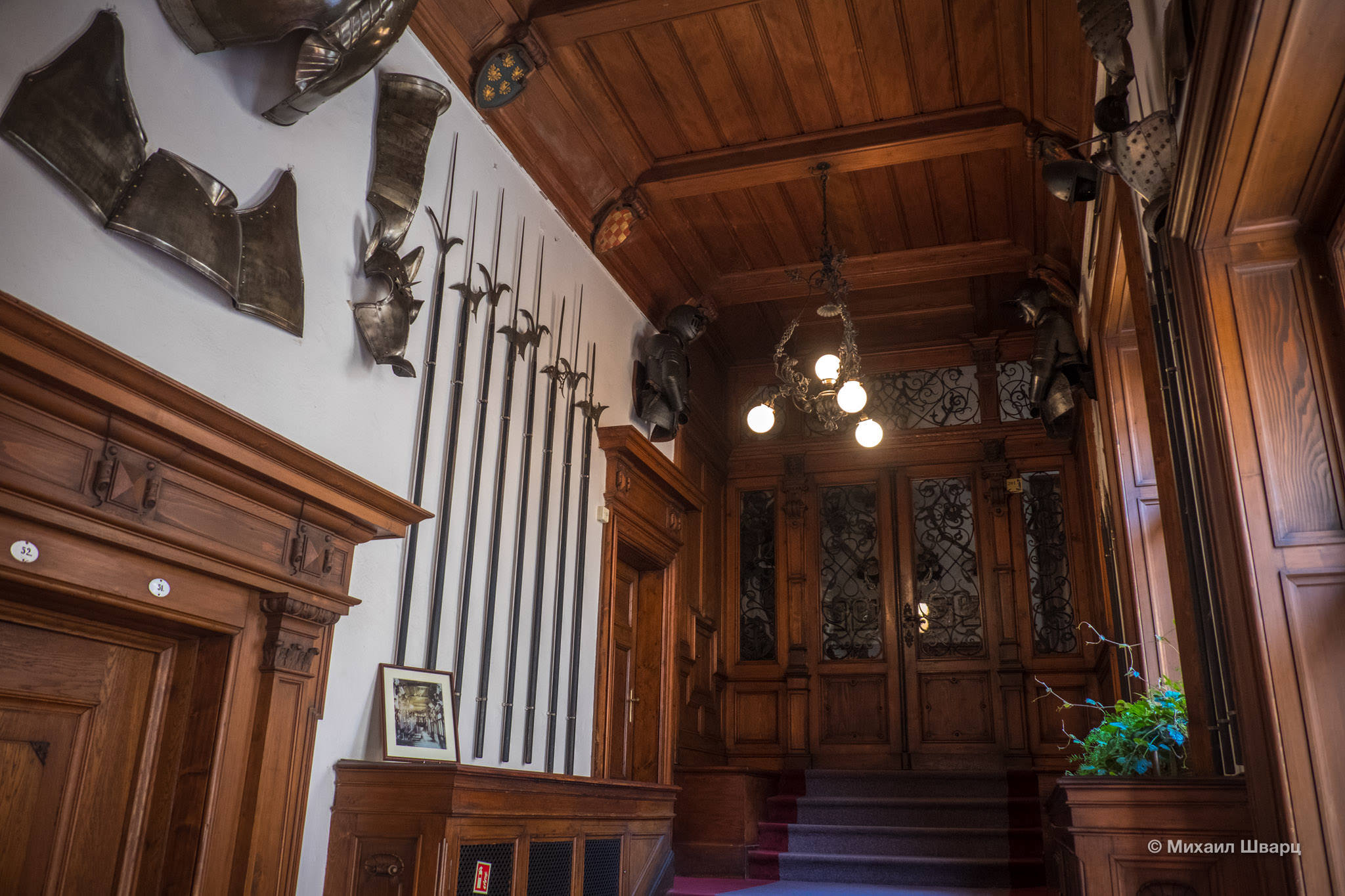 Внутри Замка