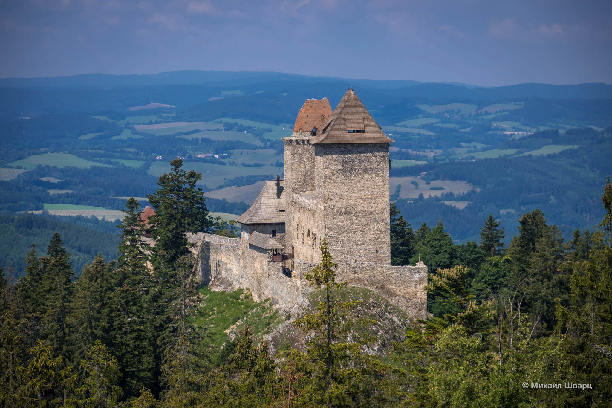 Узкий продольный дворец