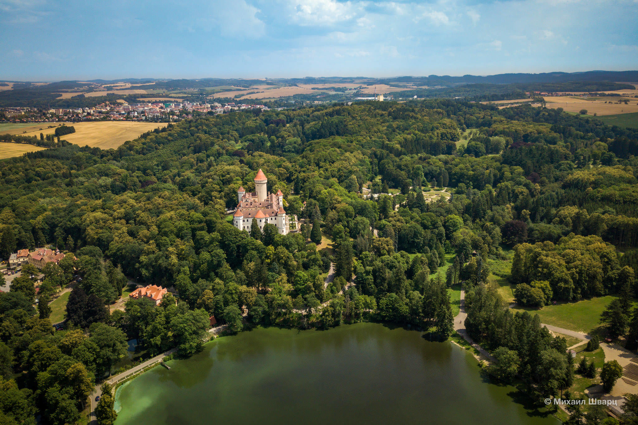 Вид на Конопиште со стороны пруда