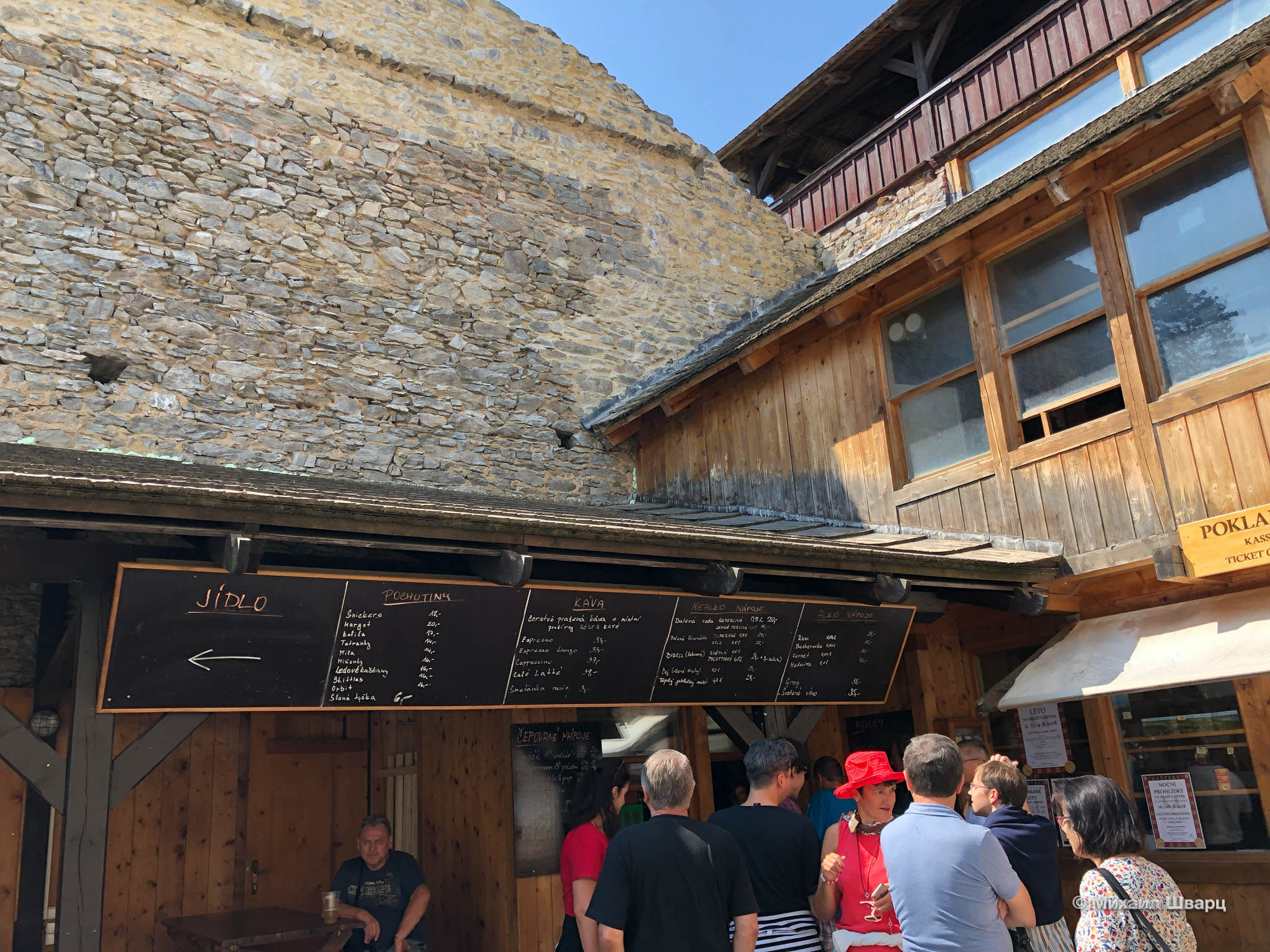 С едой проблем нет