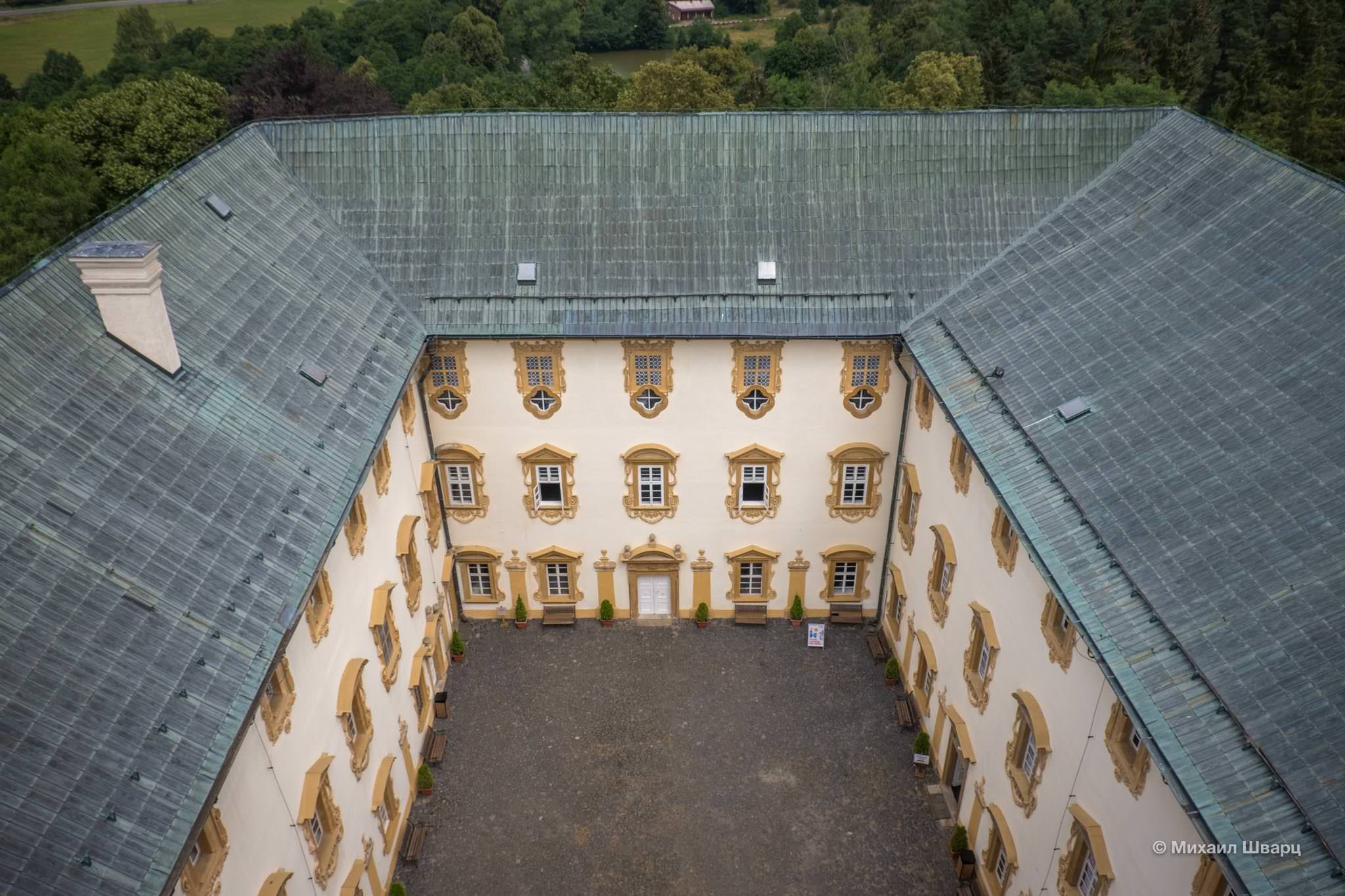 Двор замка Lemberk