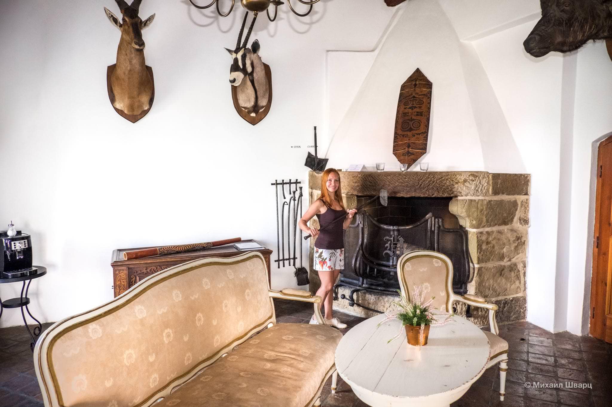 Есть настоящий камин с дровами