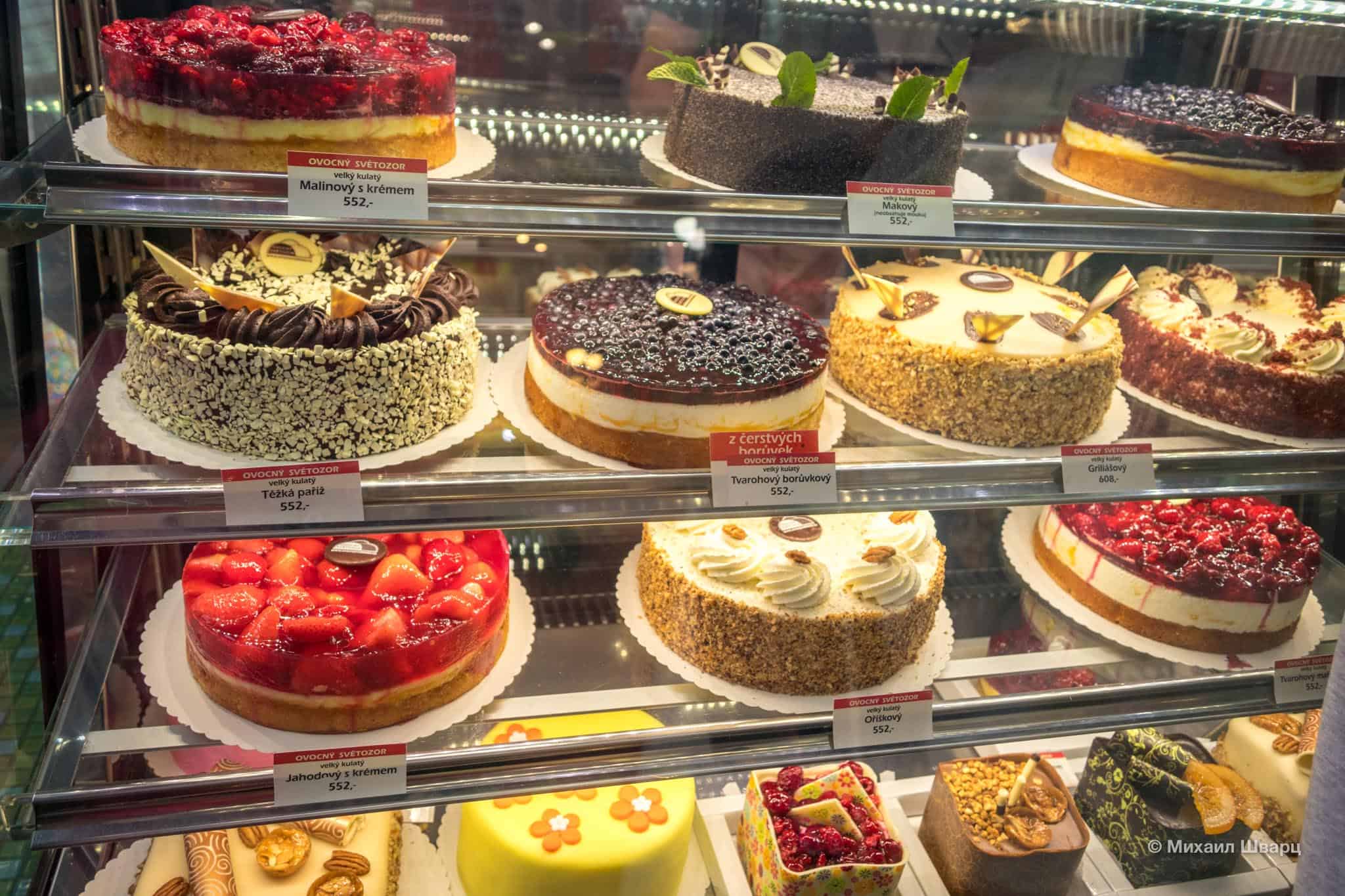 Целые торты в кафе Ovocný Světozor