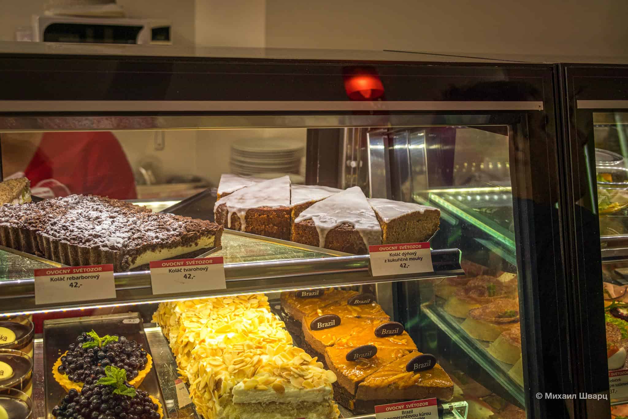 Есть ещё мороженое и блинчики