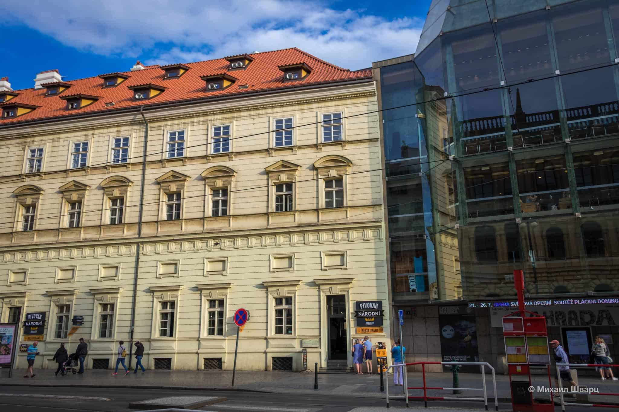 Вход в ресторан Pivovar Národní