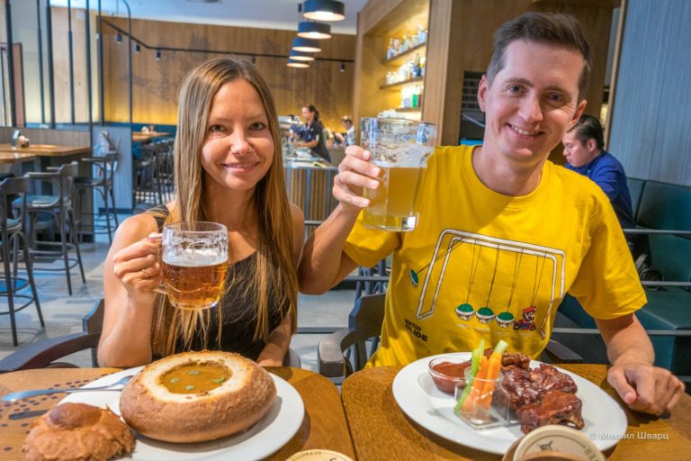 В ресторане Potrefená husa Platnéřská