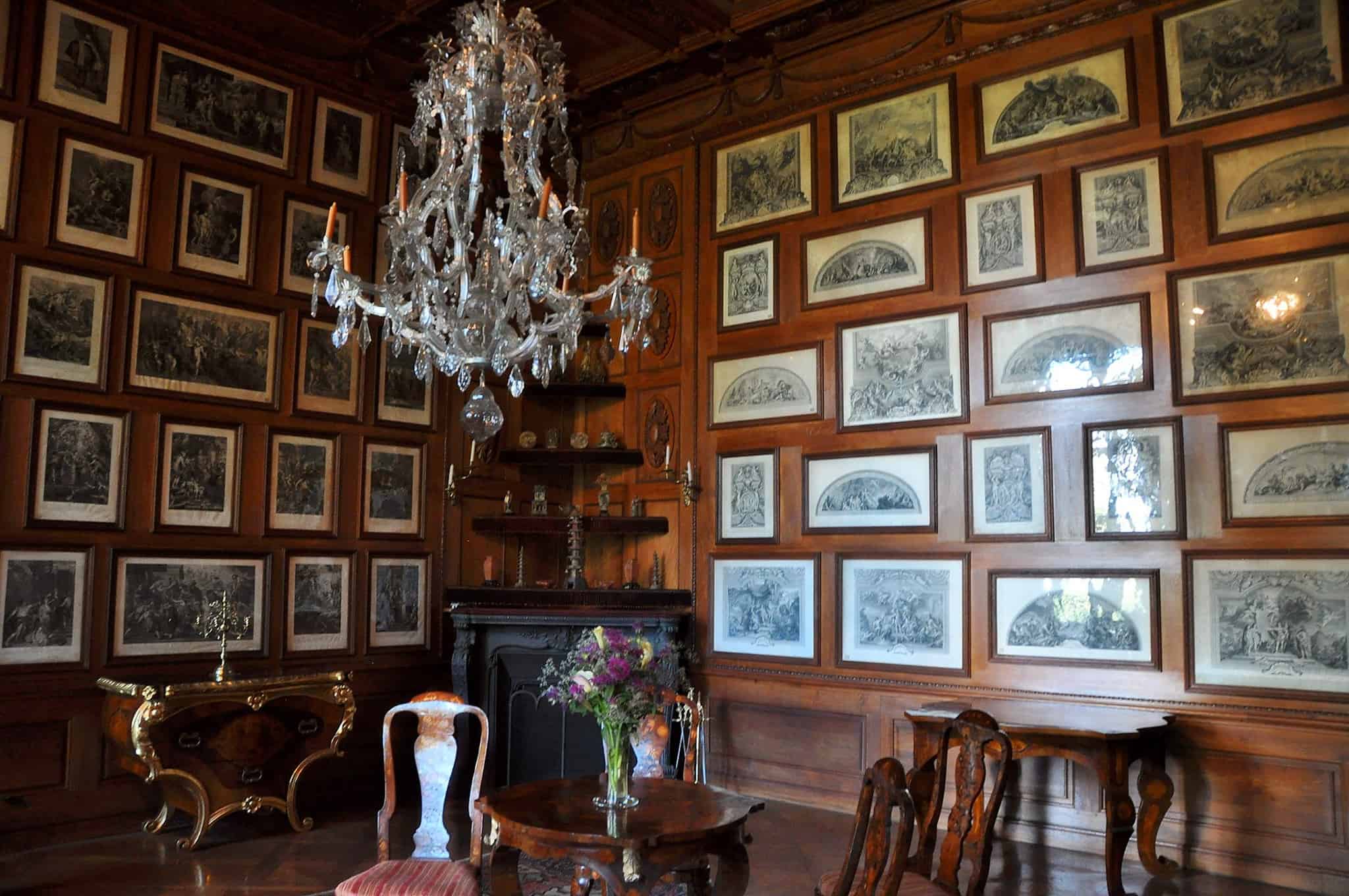 Зал с гравюрами