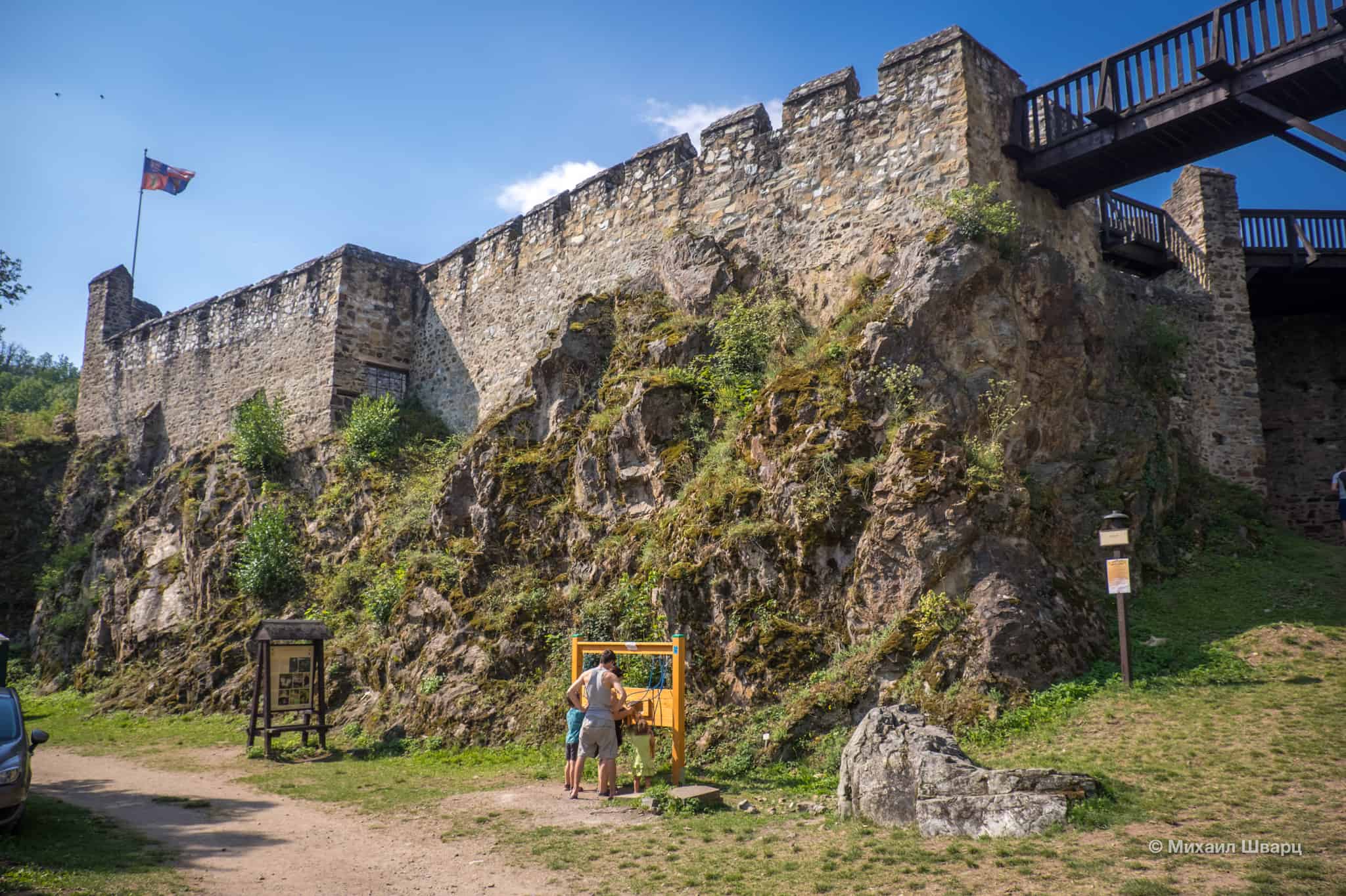 Под стенами замка