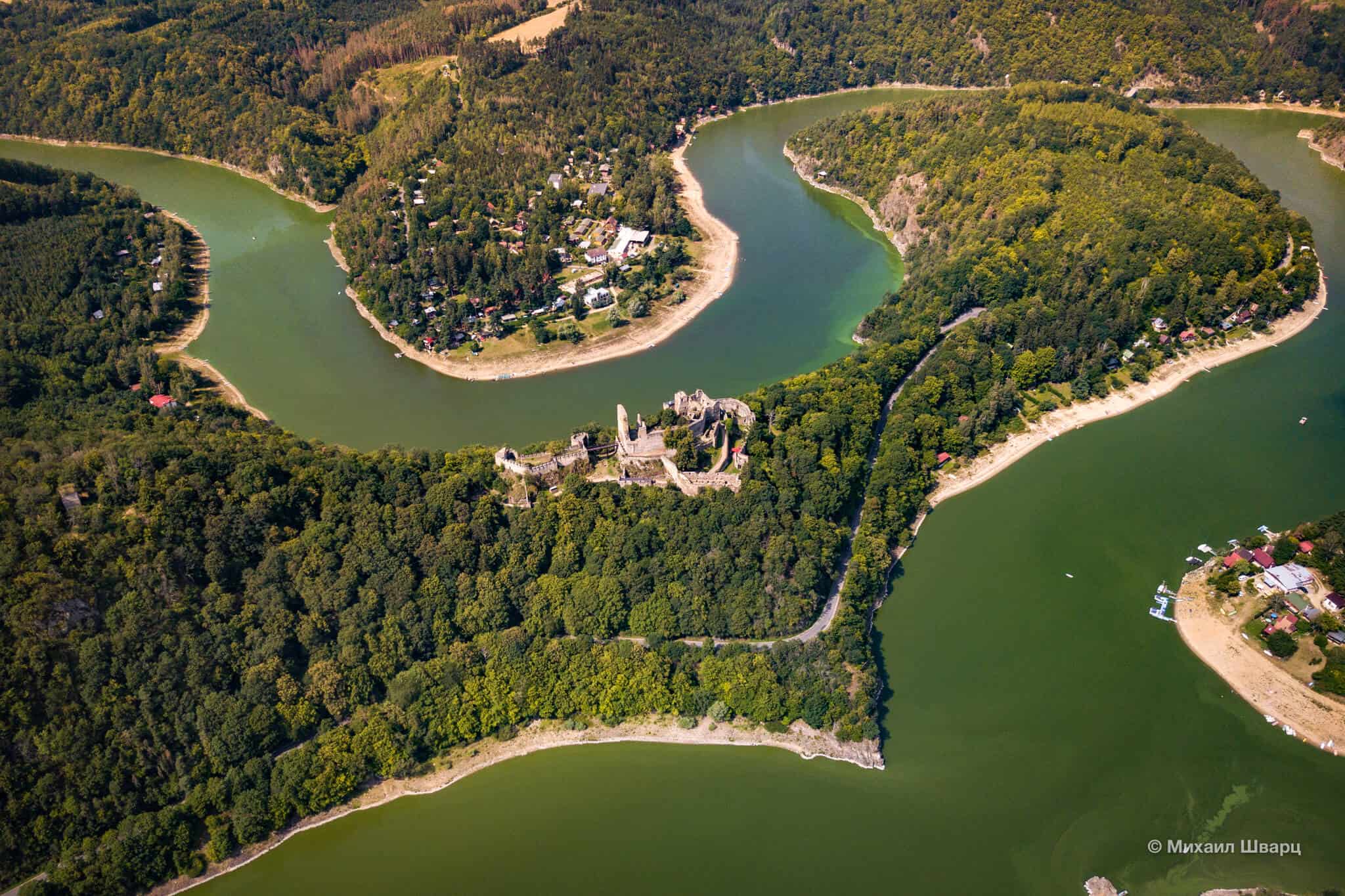 Замок на излучине Дыйи