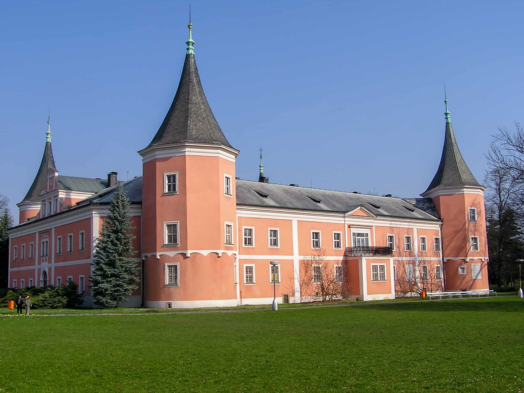 Фасад с балконом