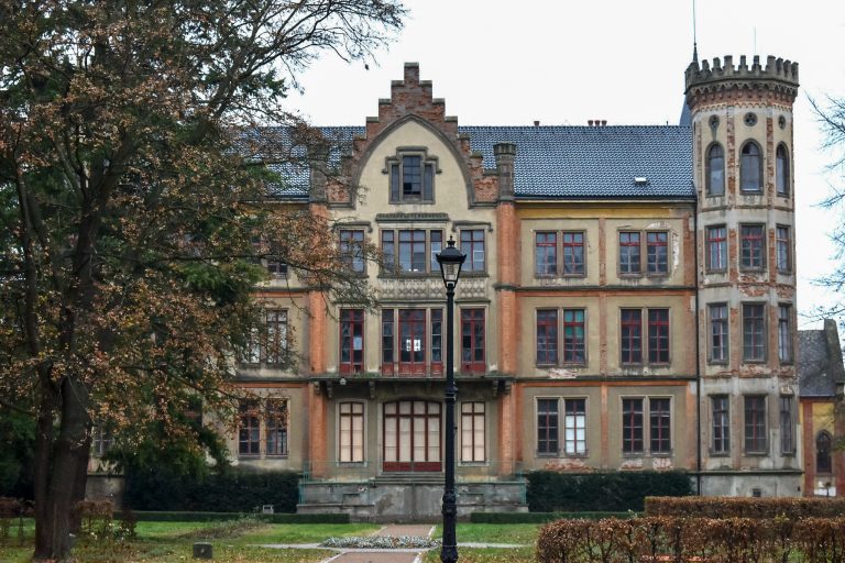 Замок Бзенец (Zámek Bzenec)