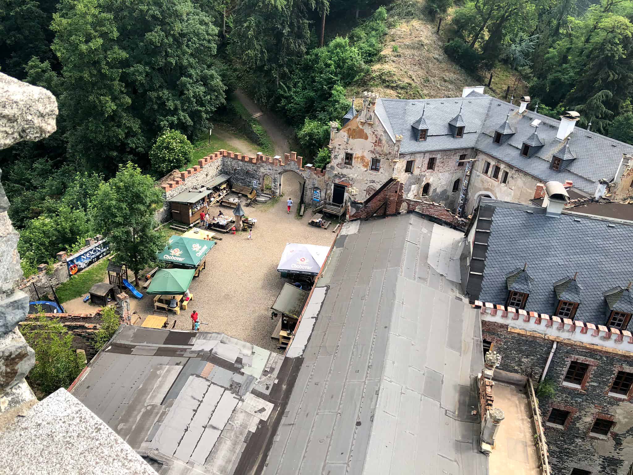 Вид с башни на внутренний двор