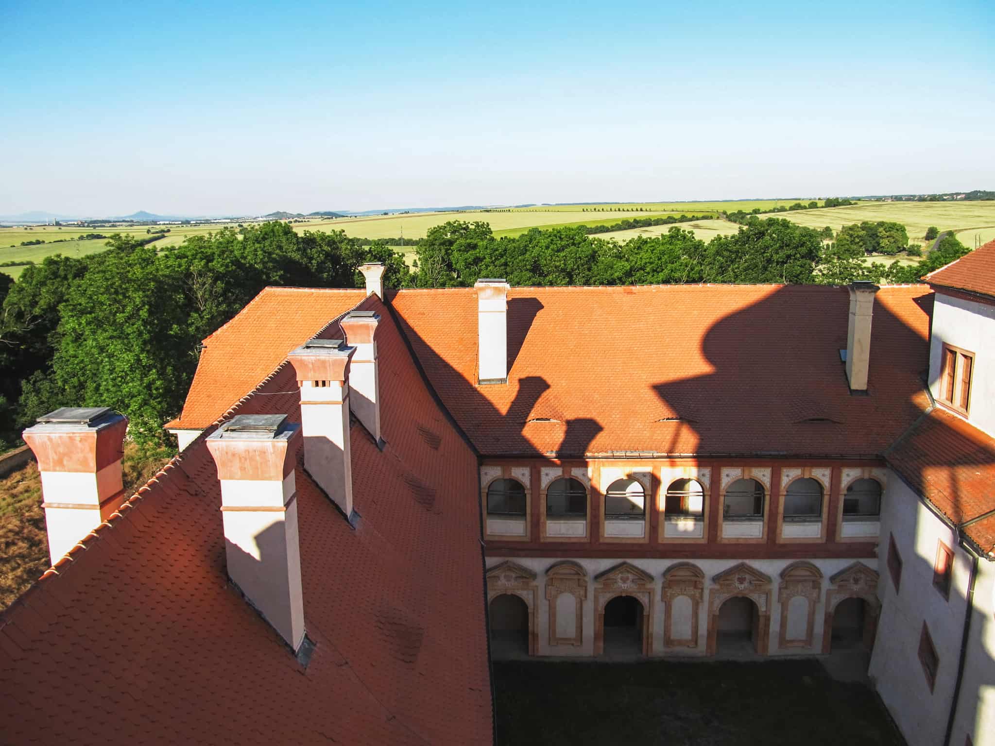 Третий двор с восточным крылом, вид со стороны башни